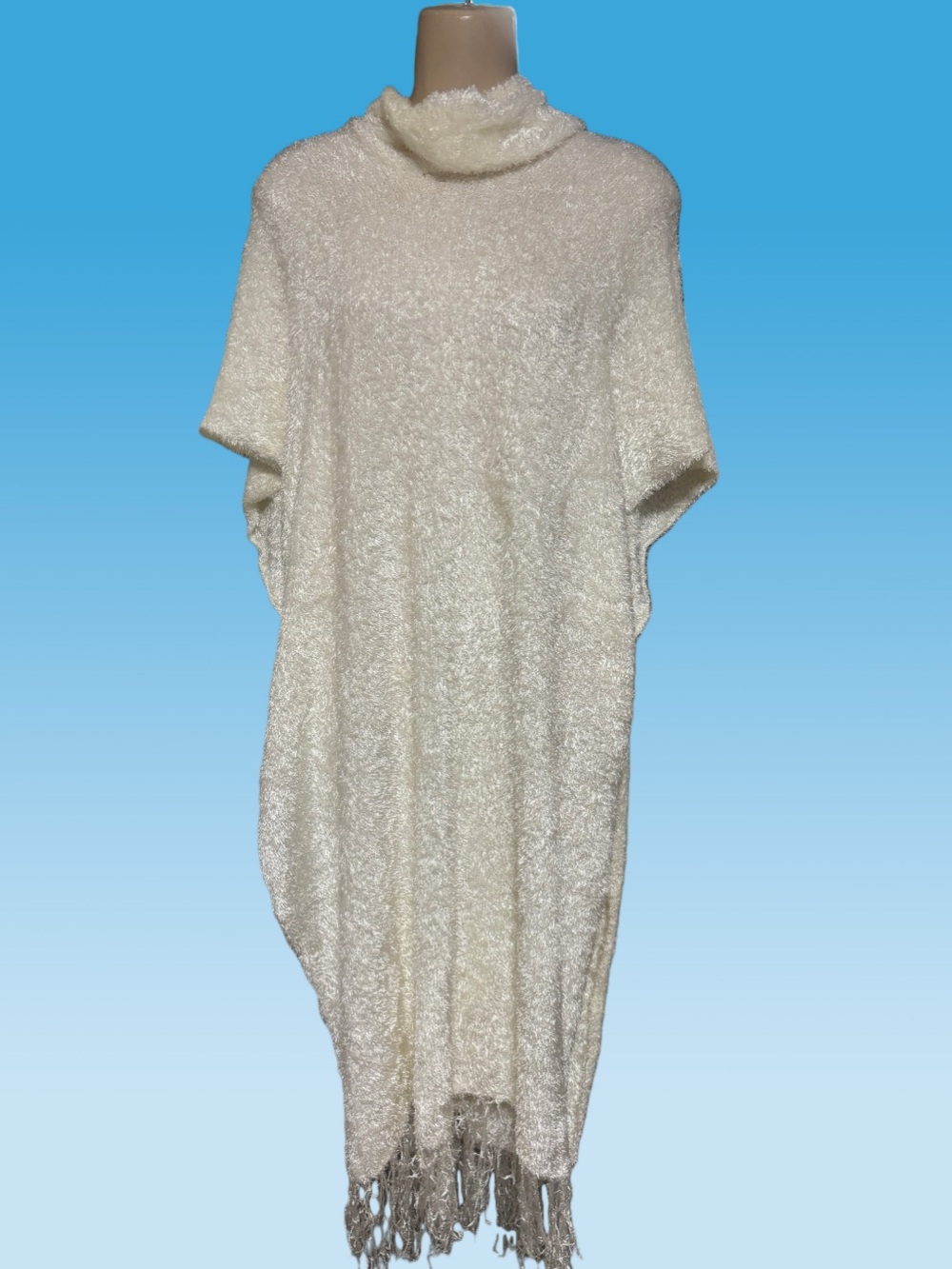 Vintage 90s Y2K Deadstock M.G. Studio Cream Fuzzy Eyelash Knit Fringe Poncho